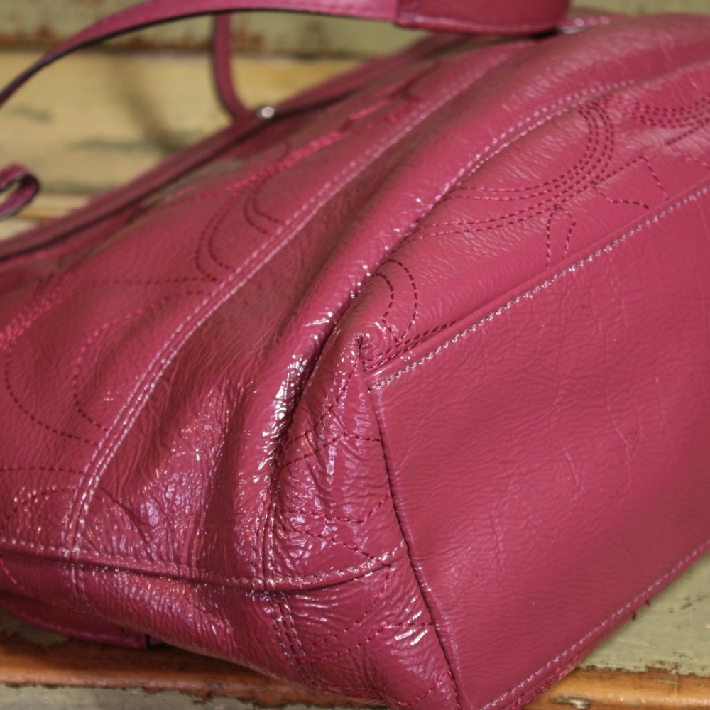 Coach patent leather fuchsia bag - Picture 3 of 6